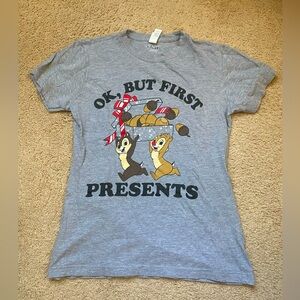 ✅3 for $8 Gray Graphic Tee with Chip and Dale Design - US M